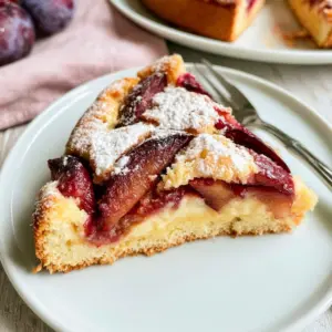 Saftiger Zwetschgenkuchen mit Schmandguss: Das schnelle Rezept für den perfekten Kaffeeklatsch!